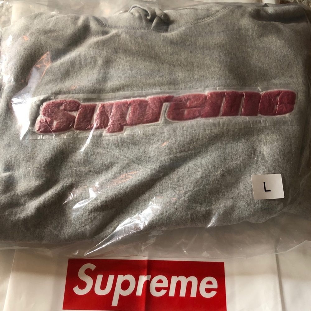 Supreme RED LOGO Chenille Hoodie SS ‘19